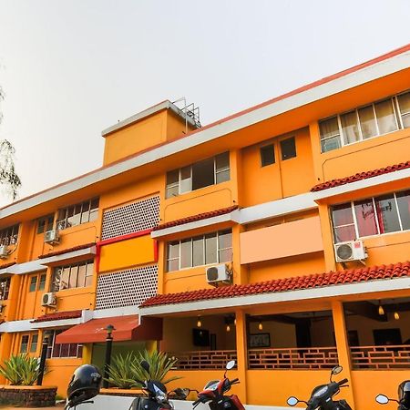 Oyo 18794 Hotel Colva Plaza Exterior foto